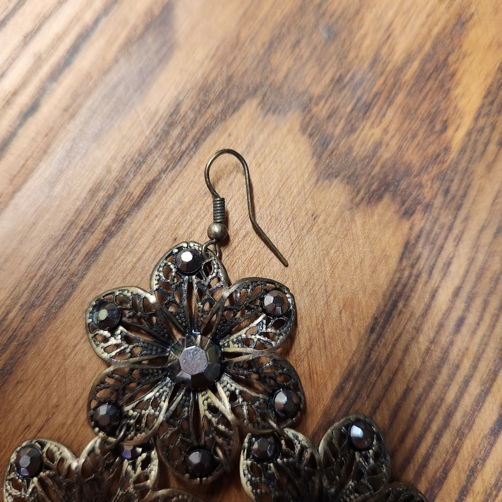 Flower Dangle Earing - Picture 3 of 3